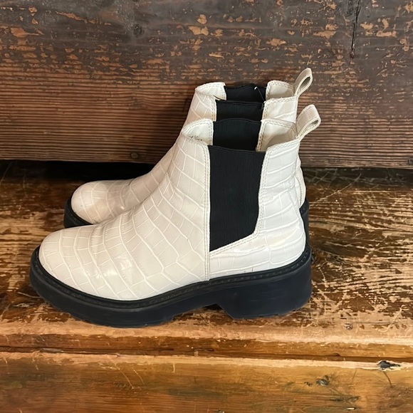 Steve Madden Tyclone White Croc Chelsea Boots Platform Size 7 - Picture 2 of 7